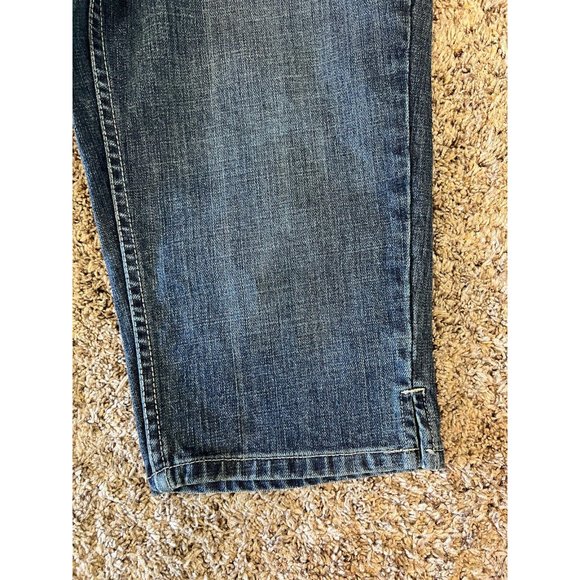 New With Tags Elle Capri Jeans ~ Size 10 ~ Medium Wash - Picture 2 of 6